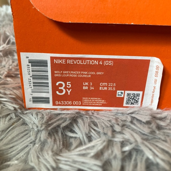 Nike Revolution 4 Girls Running Shoes sz 3.5Y Gray & Pink(bright salmon) w/ box - Picture 11 of 11